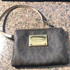 Michael Kors Jet Set Small Signature Wristlet